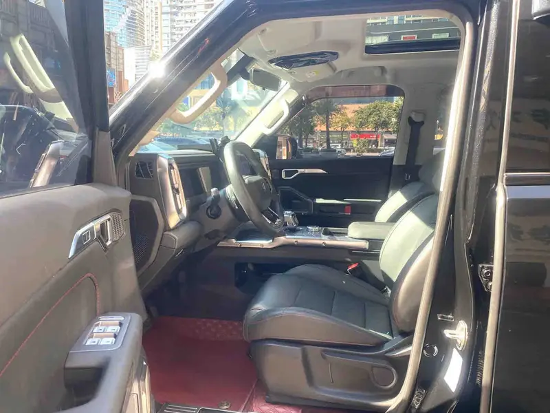 Vehicle photo 7