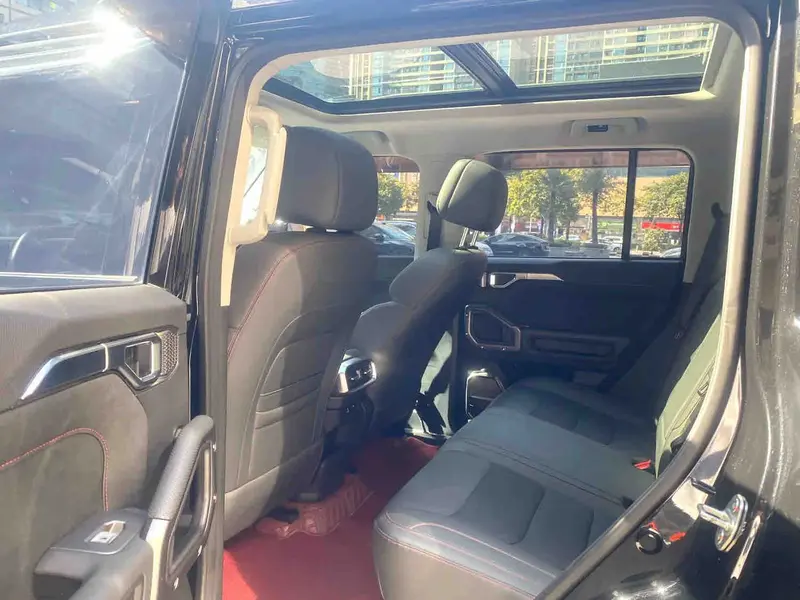 Vehicle photo 8
