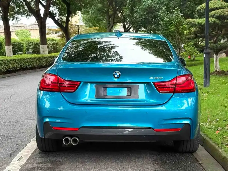 Vehicle photo 5