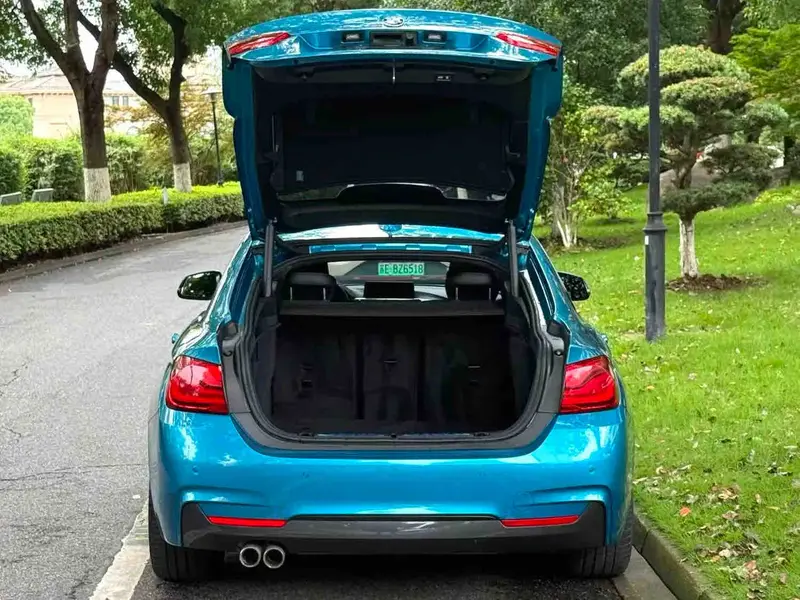 Vehicle photo 6