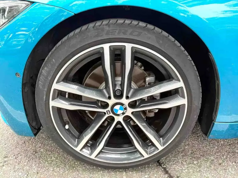 Vehicle photo 8