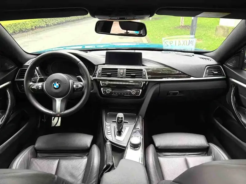 Vehicle photo 9