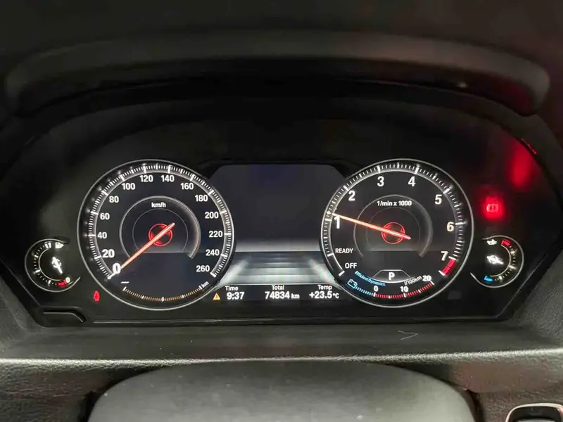 Vehicle photo 11