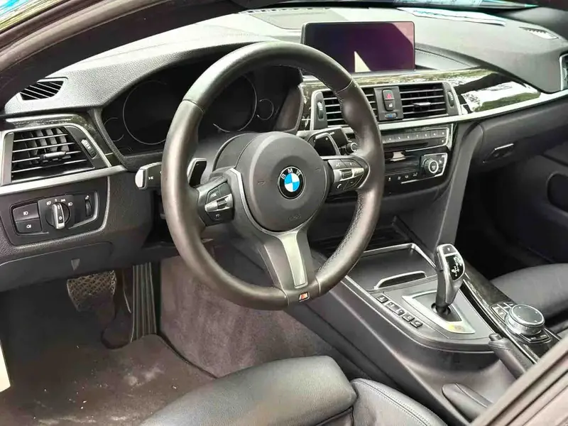 Vehicle photo 15