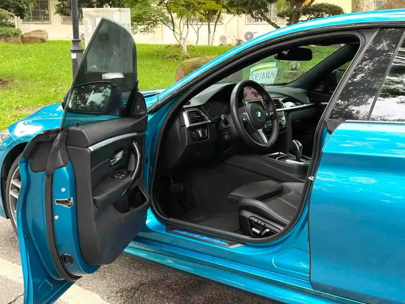 Vehicle photo 16