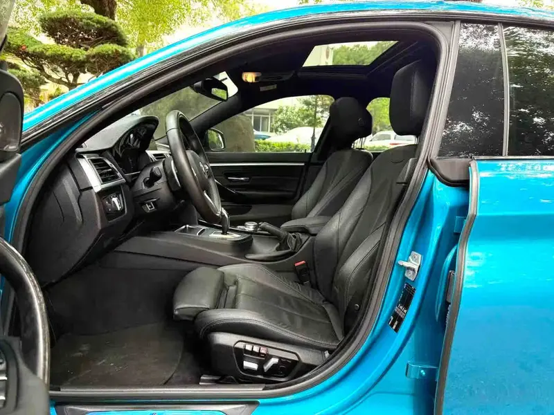 Vehicle photo 17