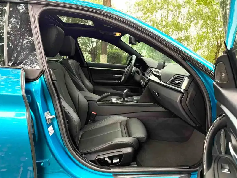 Vehicle photo 18