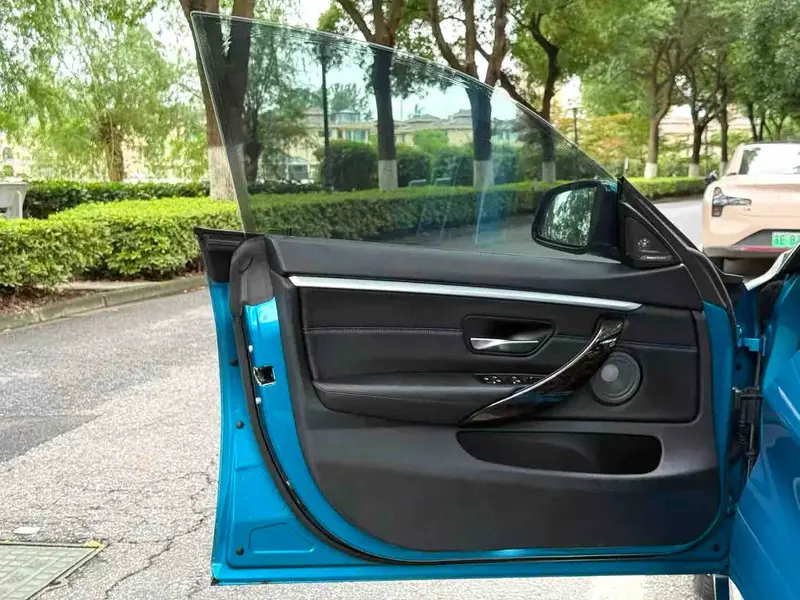 Vehicle photo 19