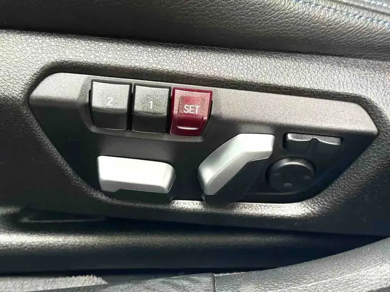 Vehicle photo 20