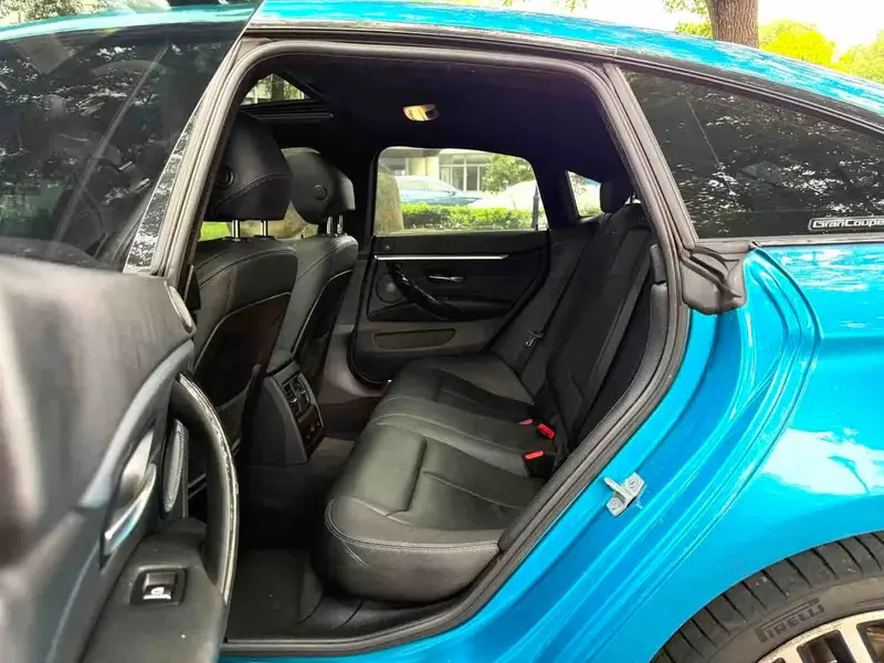 Vehicle photo 23