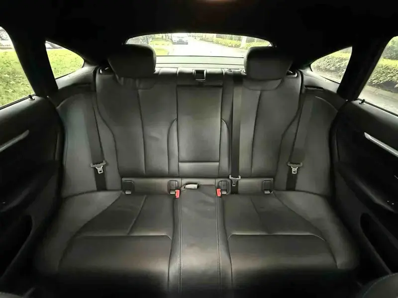 Vehicle photo 24