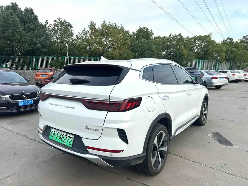 Vehicle photo 3