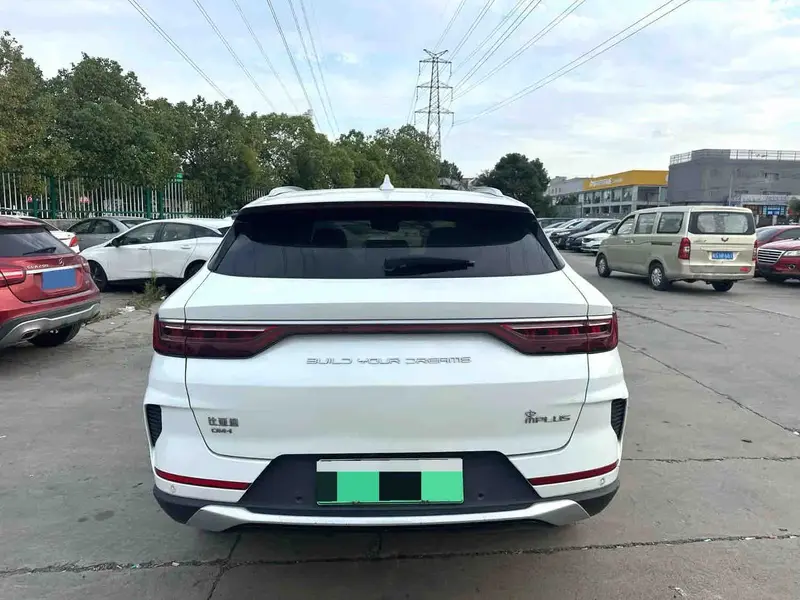 Vehicle photo 4