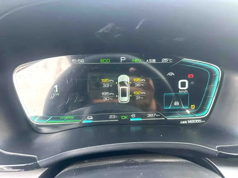 Vehicle photo 9