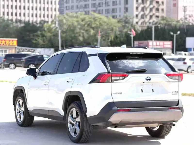 Vehicle photo 4