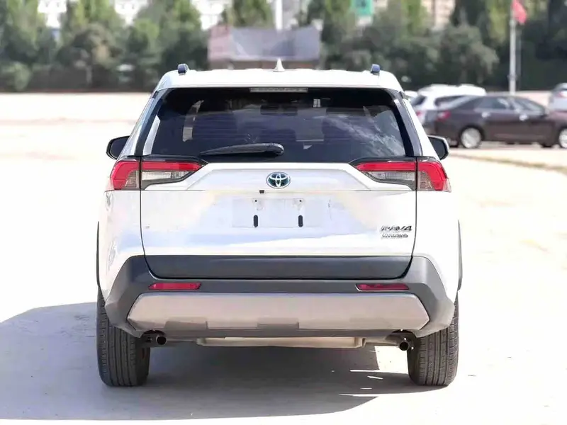 Vehicle photo 5