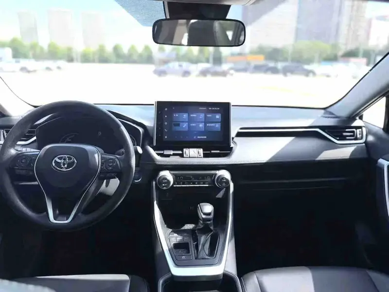 Vehicle photo 7