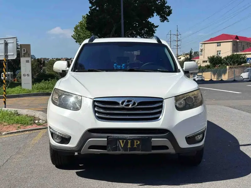 Vehicle photo 2