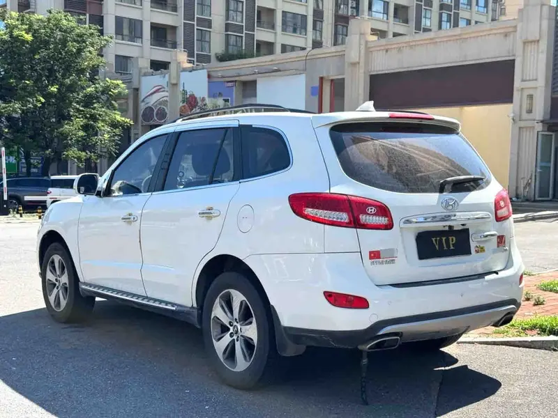 Vehicle photo 3