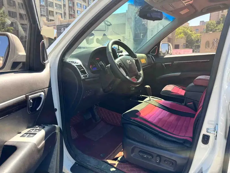 Vehicle photo 5
