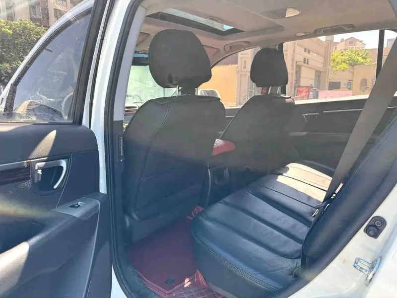 Vehicle photo 6