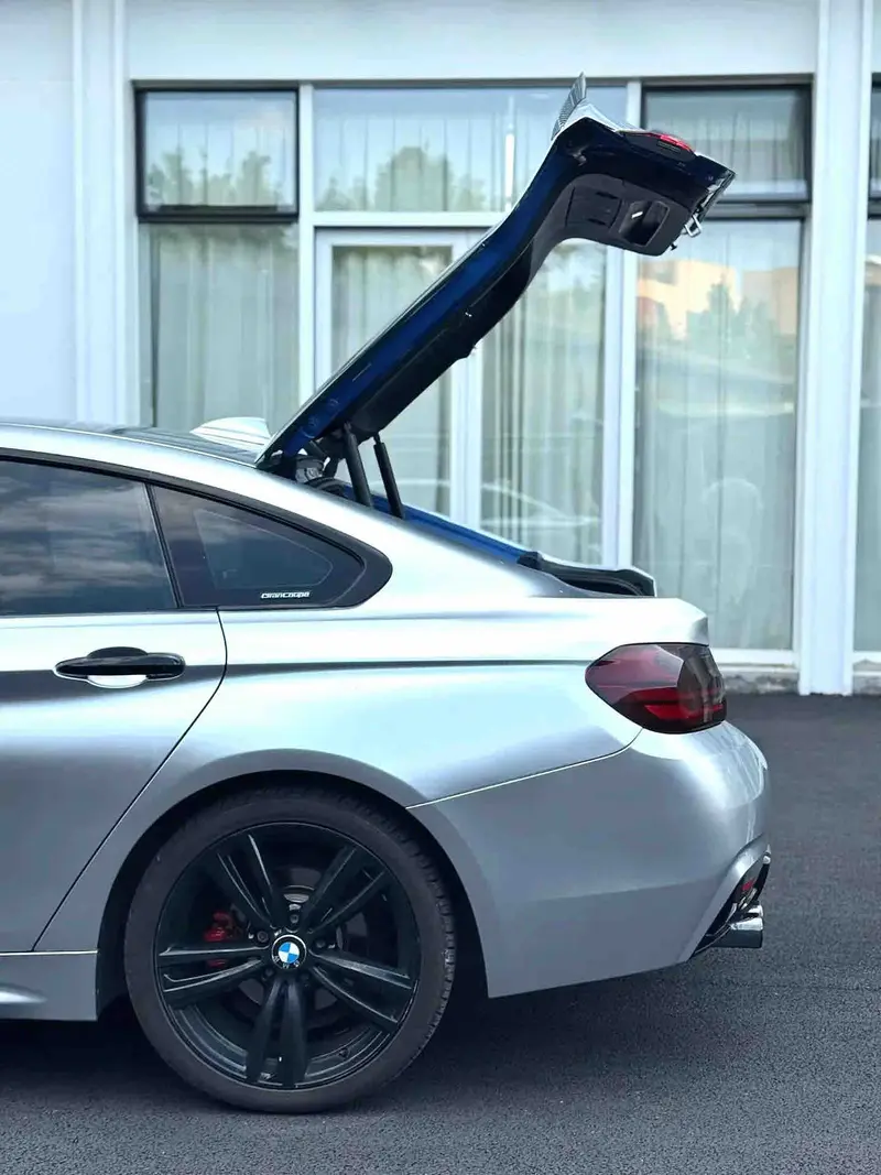 Vehicle photo 5
