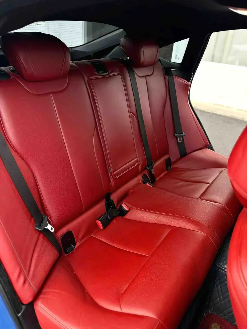 Vehicle photo 8