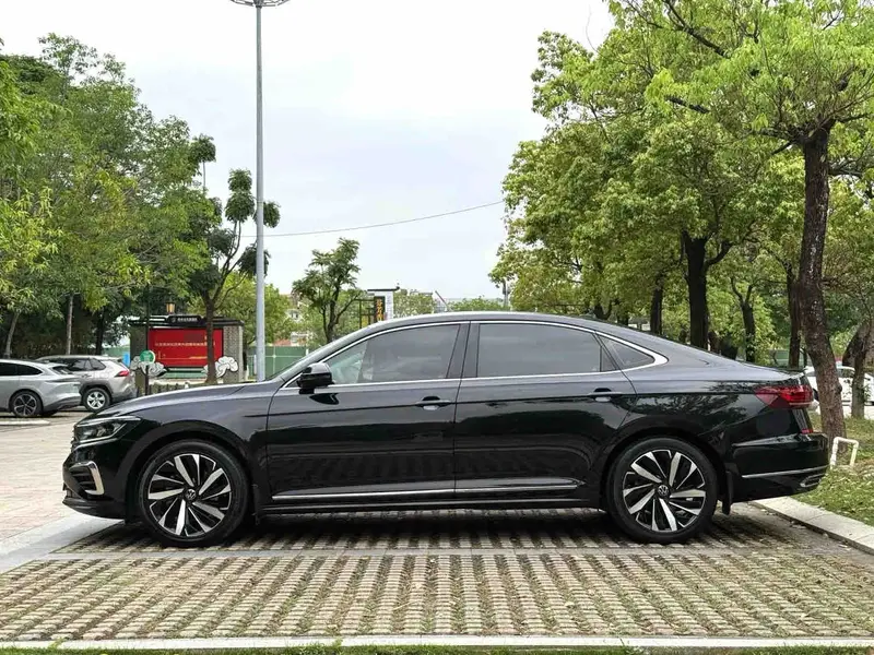 Vehicle photo 4
