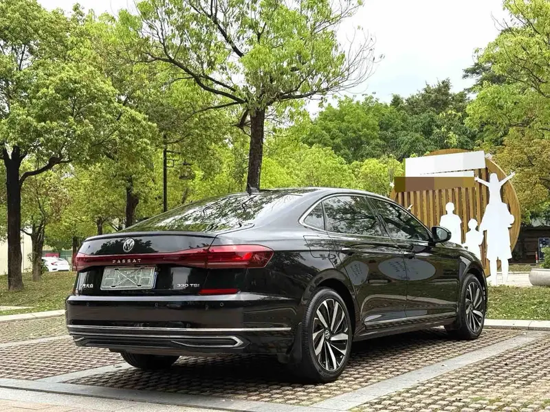 Vehicle photo 5