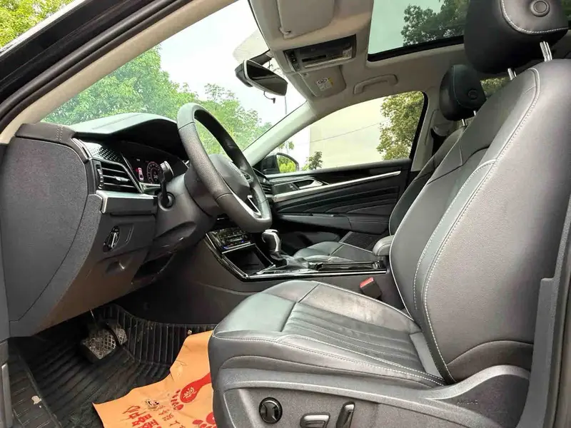 Vehicle photo 7