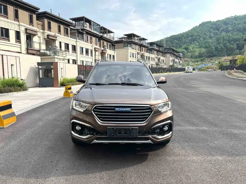 Vehicle photo 2
