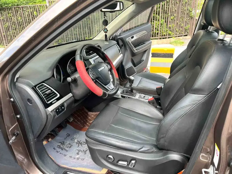 Vehicle photo 4