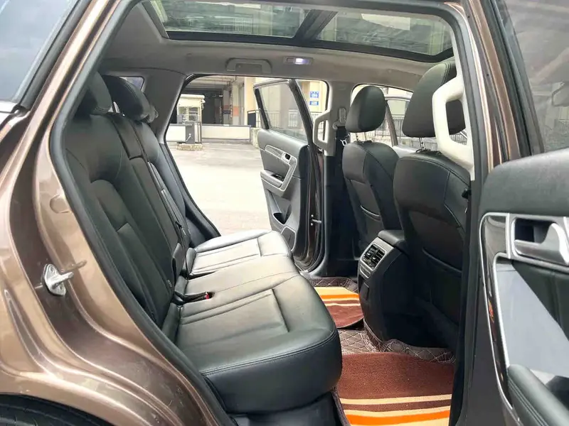 Vehicle photo 5
