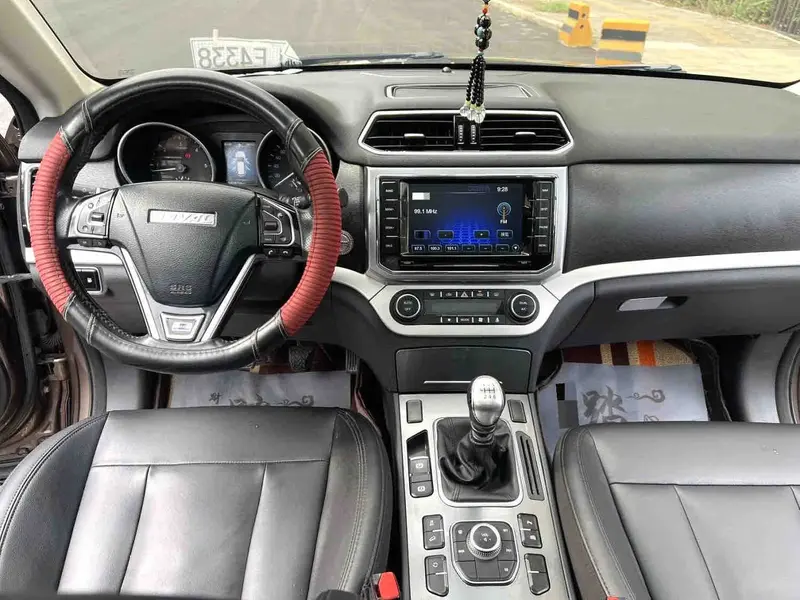 Vehicle photo 6
