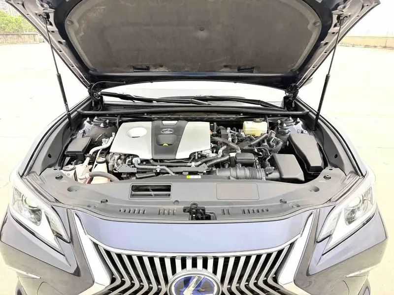 Vehicle photo 9