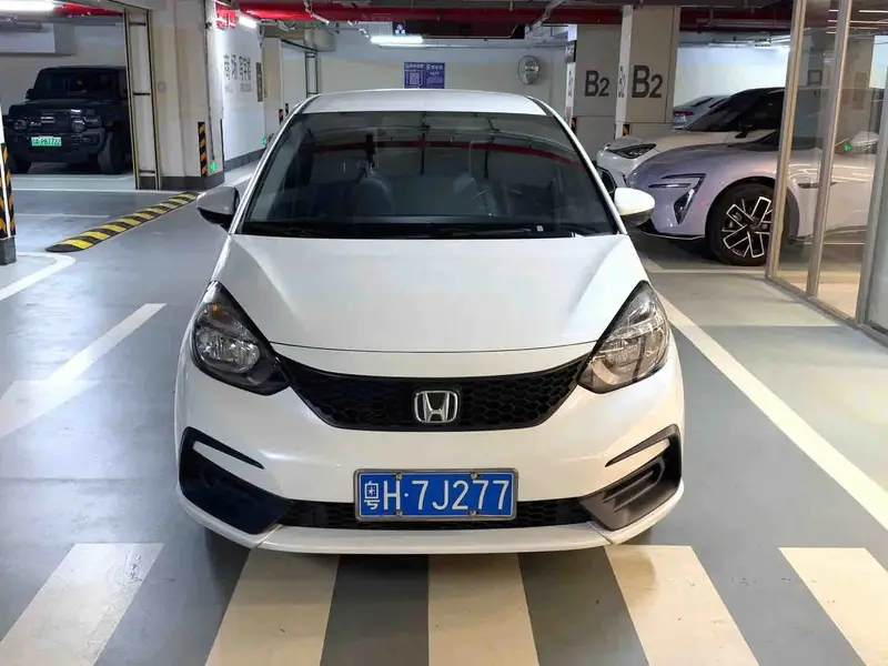Vehicle photo 3