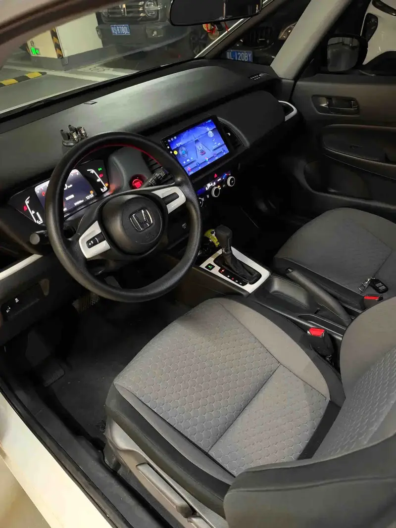 Vehicle photo 7