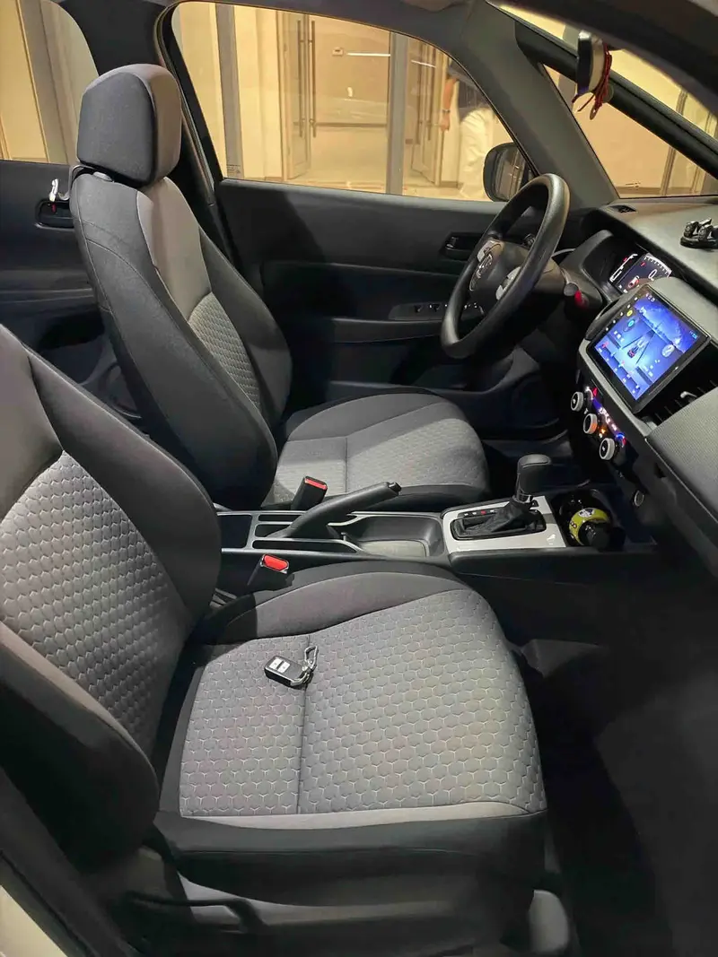 Vehicle photo 8