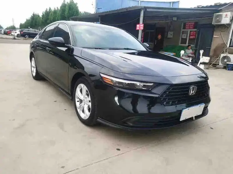 Vehicle photo 2