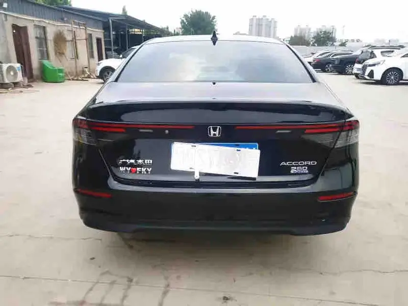 Vehicle photo 8
