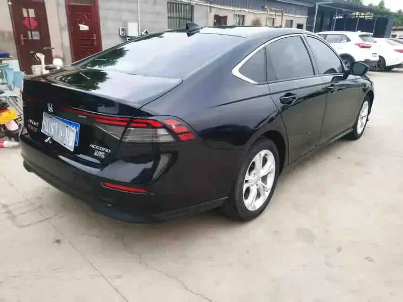 Vehicle photo 9