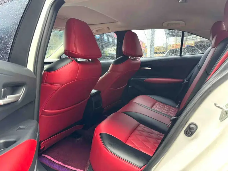 Vehicle photo 7