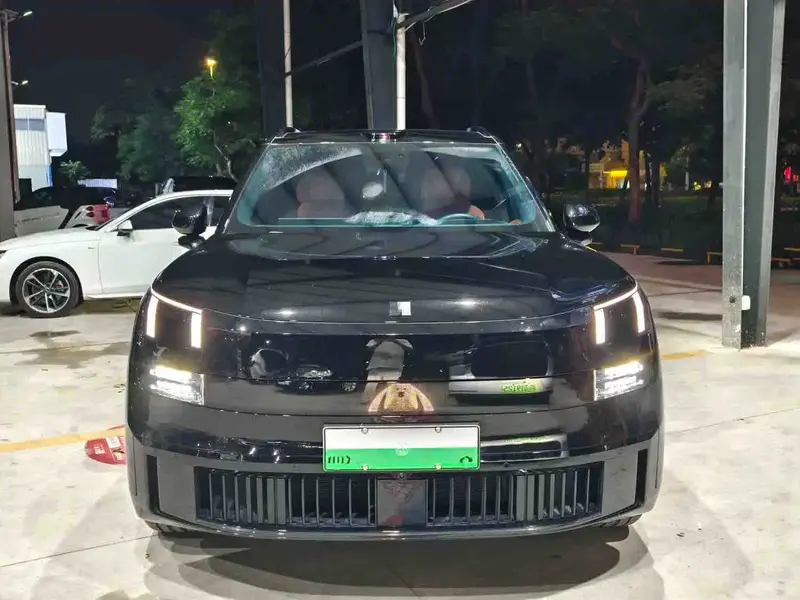 Vehicle photo 2