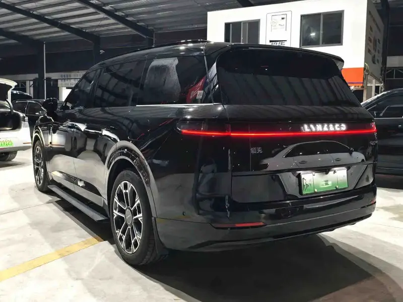 Vehicle photo 3