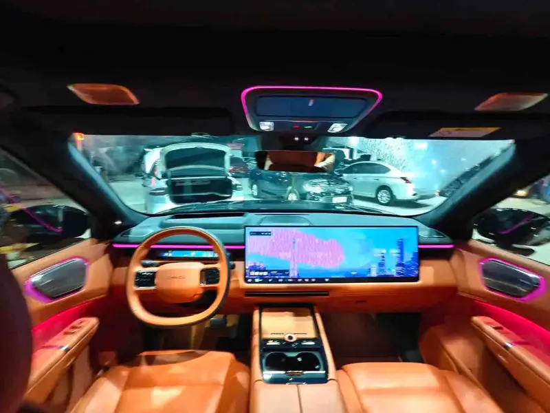 Vehicle photo 5