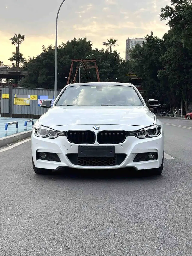 Vehicle photo 3