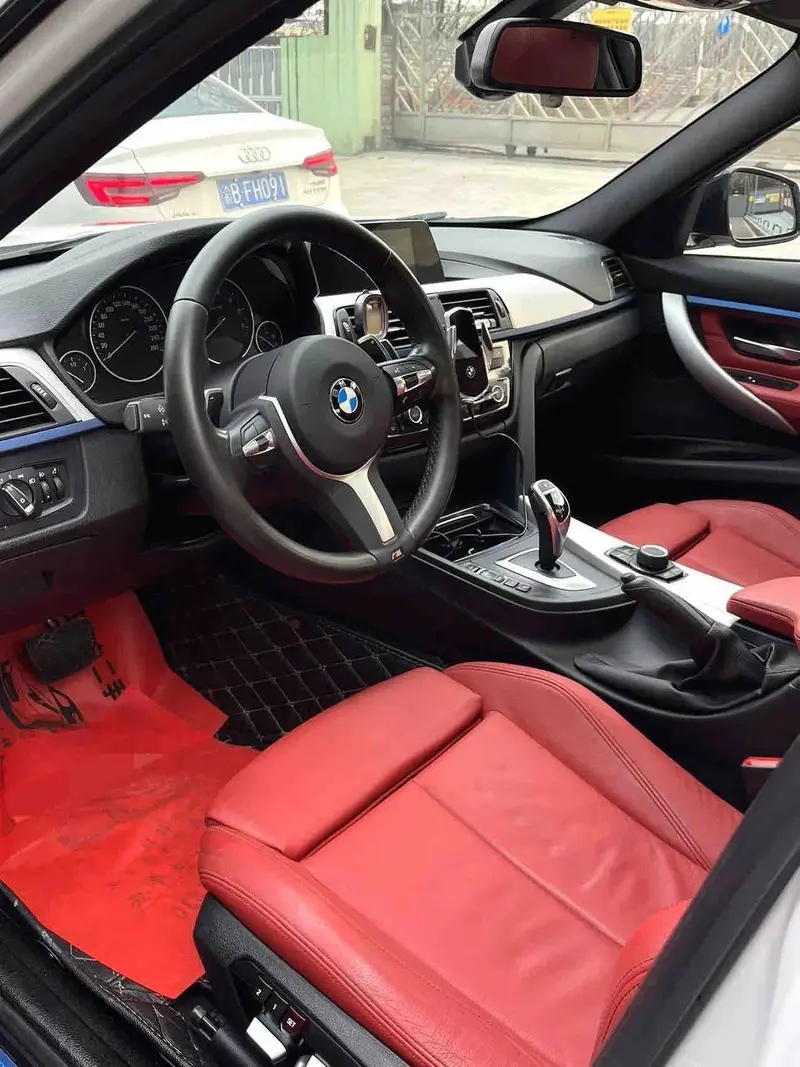 Vehicle photo 7