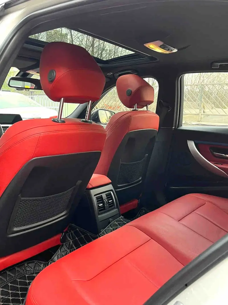 Vehicle photo 8