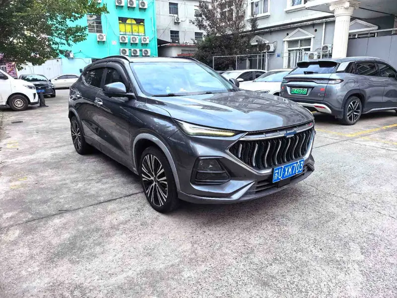 Vehicle photo 4