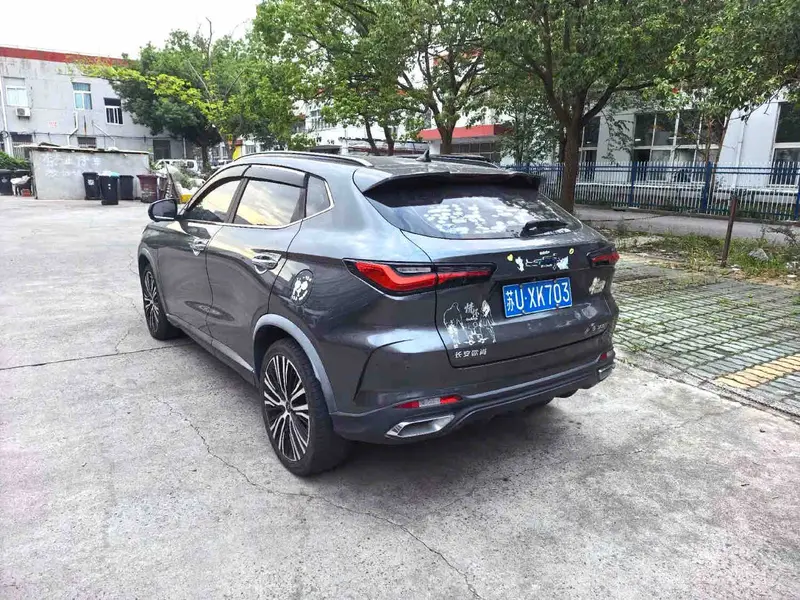 Vehicle photo 5